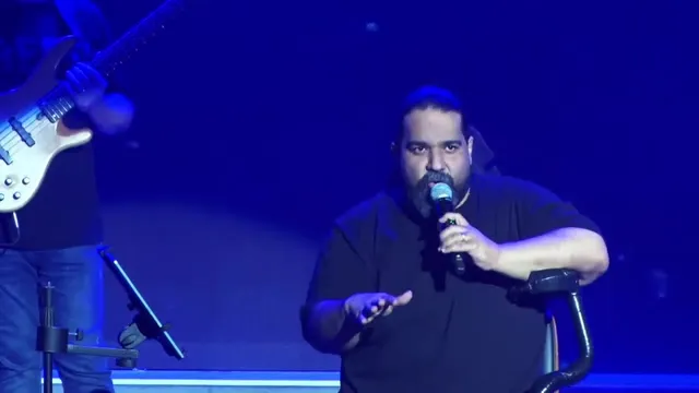 رضا صادقی به صورت زنده در بندرعباس