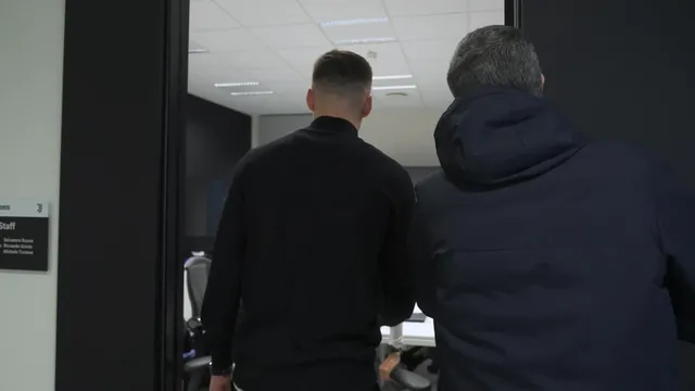 The first day of EMIL HOLM at Juventus ⚪​⚫​ | Behind the scenes | FIRST DRIVE
